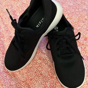 Kizik “Madrid” Slip-On, black, tennis shoes.